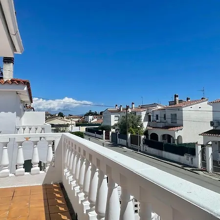 La Vinya 14 * L' Escala